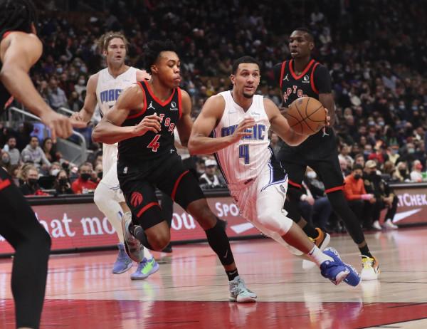 猛龍險勝魔術送對手三連敗!範弗利特末節16分 安東尼24分錯失絕殺 猛龍險勝魔術送對手三連敗!範弗利特末節16分 安東尼24分錯失絕殺