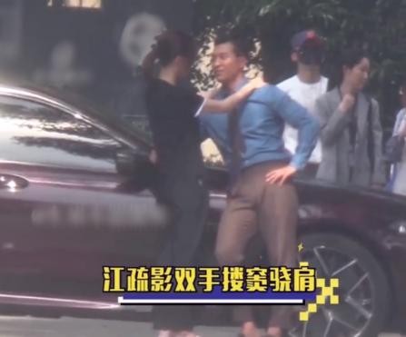 《歡樂頌》官方更新動態，主演一起聚餐，竇驍何超蓮秀恩愛引熱議