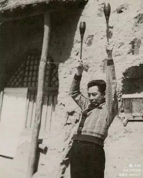 周總理逝世後鄧穎超才知道：周恩來墜馬右臂傷殘與江青有關