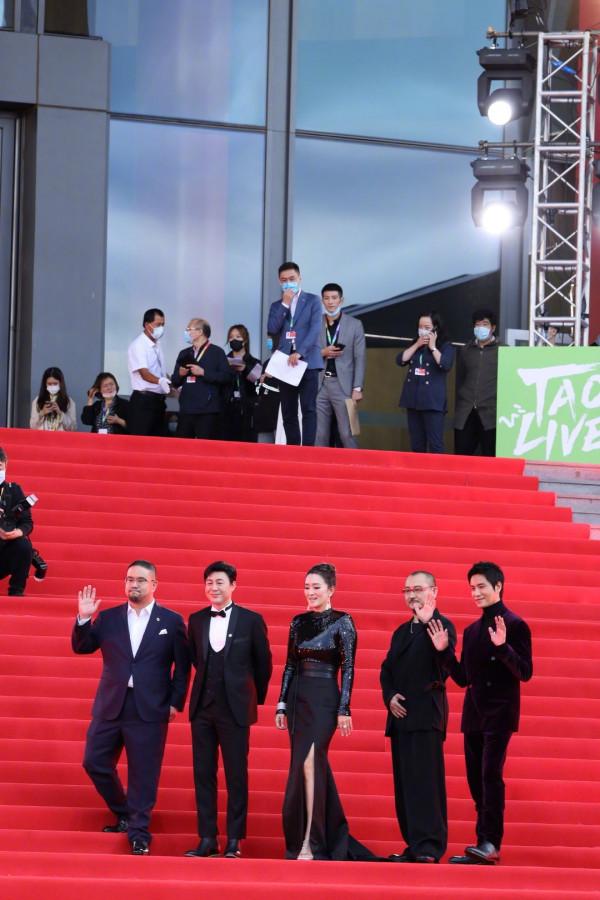 鞏俐c位成評委會主席,陳坤張頌文正裝現身,北影節成功開幕 鞏俐c位成評委會主席,陳坤張頌文正裝現身,北影節成功開幕