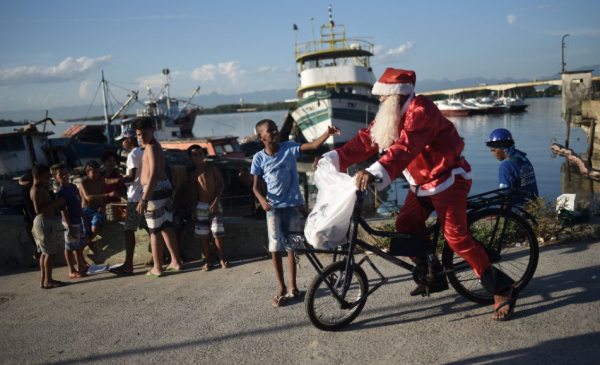 新華財經記者在巴西：吃不起的聖誕大餐，搶不到的電子產品
