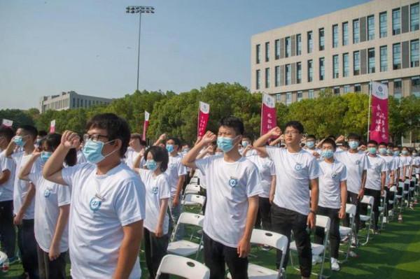 十二年寒窗苦讀遭勸退，湖北工業大學的處罰重了？學校罰的對