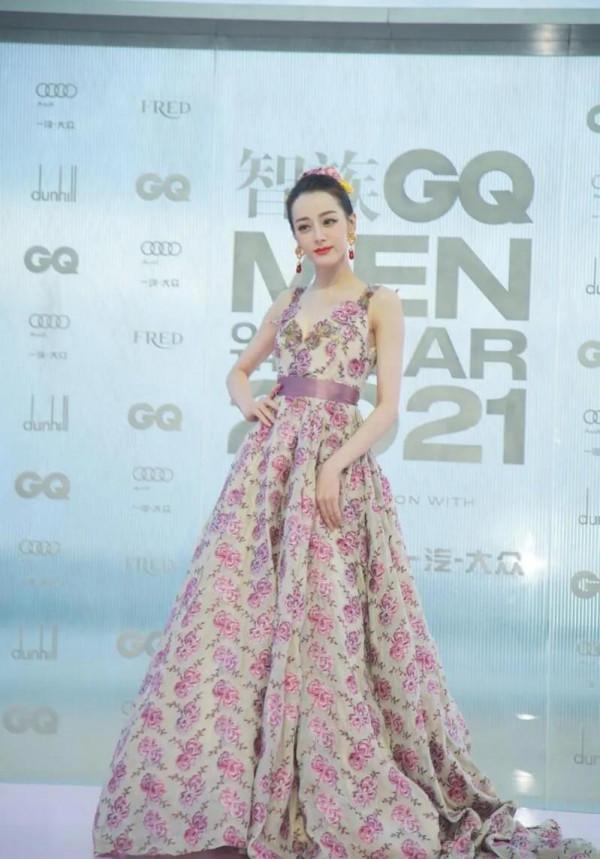 迪麗熱巴走紅毯的樣子 迪麗熱巴走紅毯的樣子