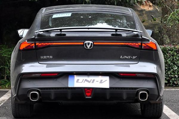 試駕即將上市的長安UNI-V：個性十足 效能更佳