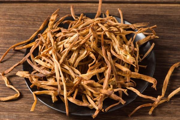 這7種廉價蔬菜曬乾後，美味翻倍！放1年不壞，天冷燉肉特別過癮