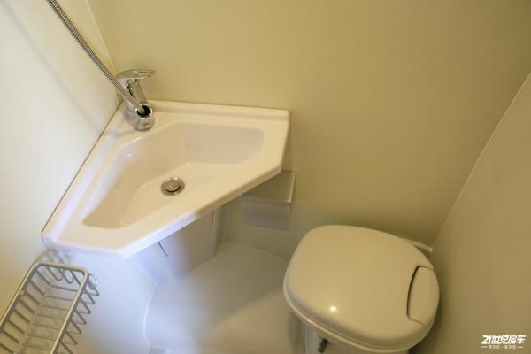 一家三口旅居首選B型房車！全車軟包功能完善！實拍金冠賓歌B500