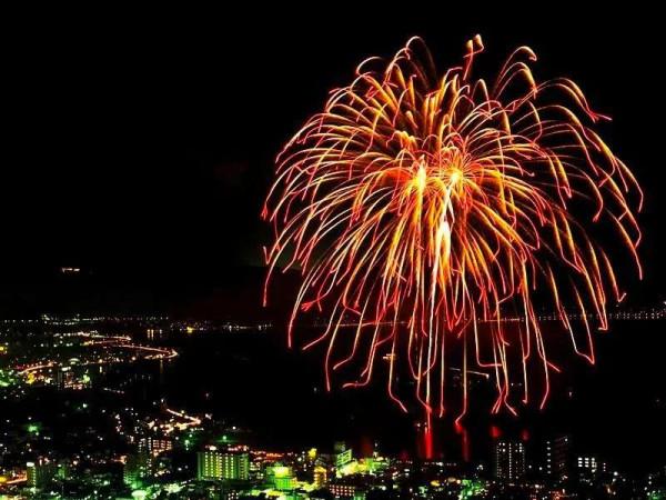 分享：60朵春節煙花，火樹銀花，璀璨奪目，絢麗多彩，眼花繚亂