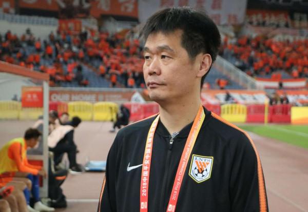 再戰日本男足，李霄鵬是否應當招入努爾飛腿？就是那個網紅