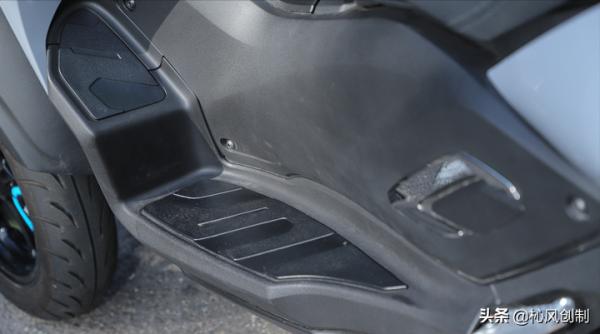 試駕雅馬哈YAMAHA Tricity300!超前部署安全性的三足巨獸 試駕雅馬哈YAMAHA Tricity300!超前部署安全性的三足巨獸