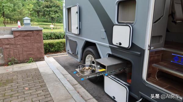 2.8T動力+全鋁車身，還帶頂配水電，專屬硬漢的軍品網紅一號房車