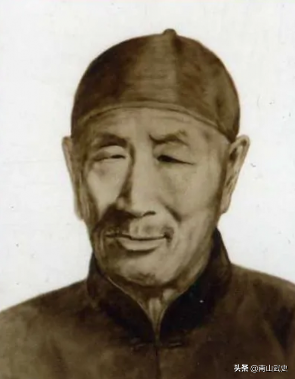 論劉其瑞的實戰能力，一踢一砸耕牛內臟俱損，手指能把磚劈成數塊