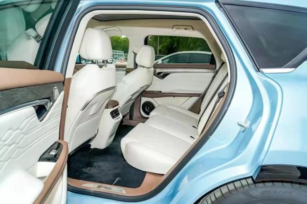 嵐圖FREE，造型穩重，空間寬敞，適合年輕人