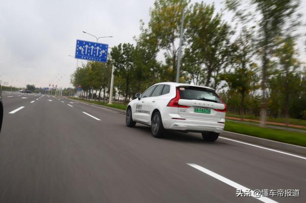 新車|能加電能喝油,行駛質感大躍進!試駕沃爾沃XC60 RECHARGE 新車|能加電能喝油,行駛質感大躍進!試駕沃爾沃XC60 RECHARGE
