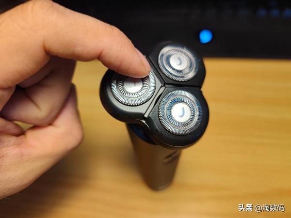 淘哥刮毛親測：￥29.9到手永磁式Type-C版3頭浮動剃鬚刀曬單簡評