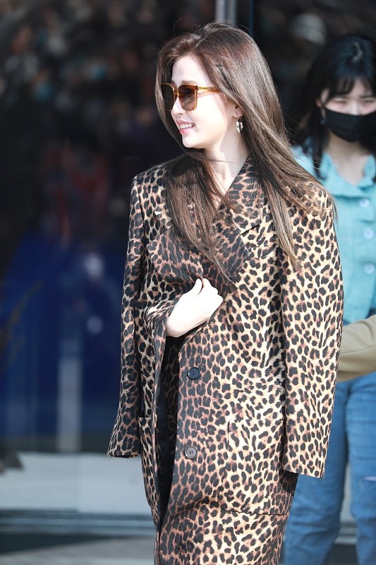 成熟的服裝原來這麼美，虞書欣穿上氣場十足，美得更有氣勢