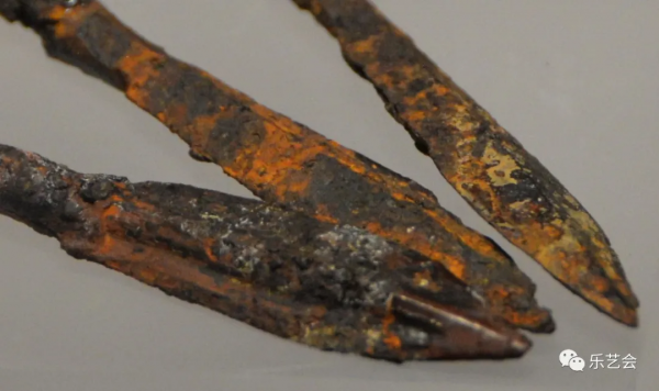 骨鳴嘀 角力帶 雙魚鏡:孟和套格套分享內蒙古博物院系列 骨鳴嘀 角力帶 雙魚鏡:孟和套格套分享內蒙古博物院系列