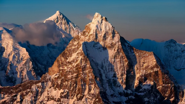 中國蜀山之王，比珠穆朗瑪峰更難攀登，到底是什麼原因呢？