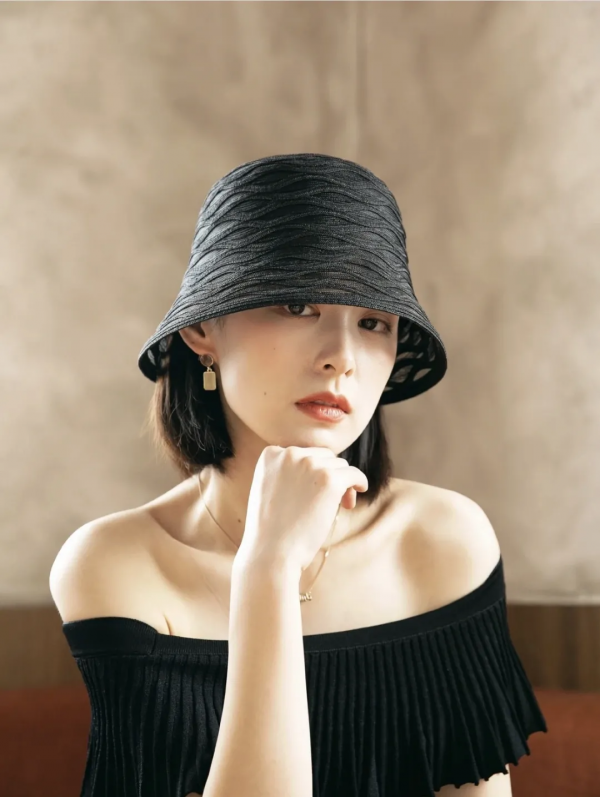 跟著宋祖兒買帽子後，頭都小了一圈……