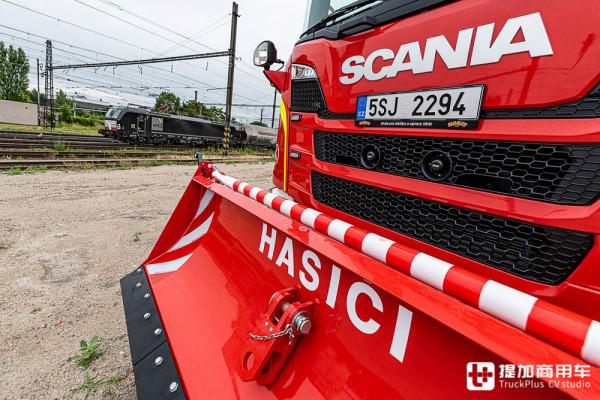 用於救援火車的卡車，8X8驅動，帶您好好看看這輛斯堪尼亞破障車