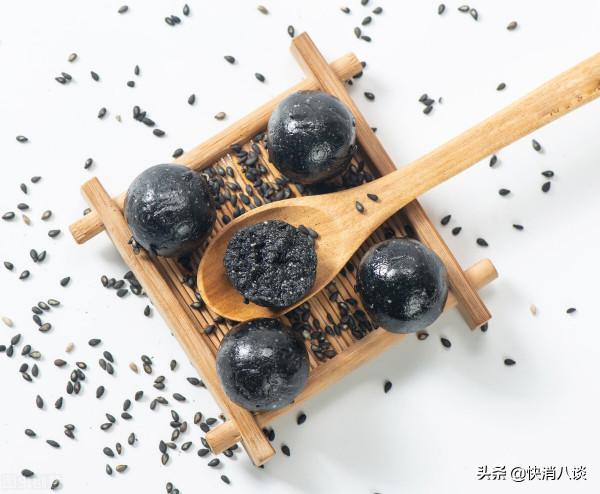 “拿捏”年輕人禿頭焦慮,李佳琦種草的黑芝麻丸你吃過嗎?專家:涉嫌虛假宣傳,吃多了還會增重 “拿捏”年輕人禿頭焦慮,李佳琦種草的黑芝麻丸你吃過嗎?專家:涉嫌虛假宣傳,吃多了還會增重