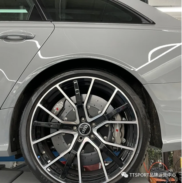 改裝案例 | 奧迪RS6升級前十後四陶瓷剎車套裝 改裝案例 | 奧迪RS6升級前十後四陶瓷剎車套裝