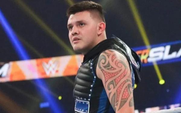 著名摔角老將重返擂臺,羅曼現身,本週WWE RAW賽果 著名摔角老將重返擂臺,羅曼現身,本週WWE RAW賽果