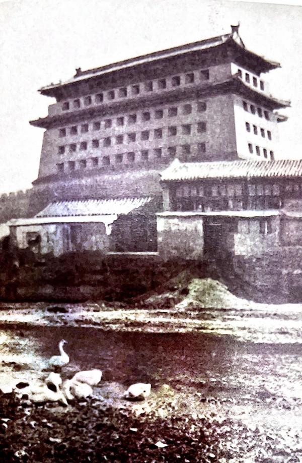 1937年，北京狐狸塔慘被挖心的白人女屍：殺害她的真是邪教組織？