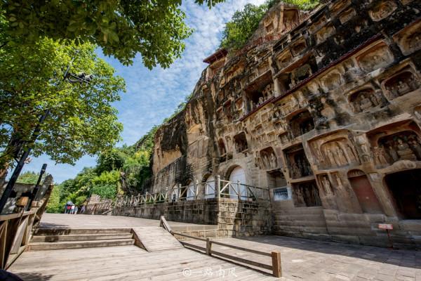 四川廣元這片懸崖佛窟好壯觀，未來有望成為世界遺產，你去過嗎？