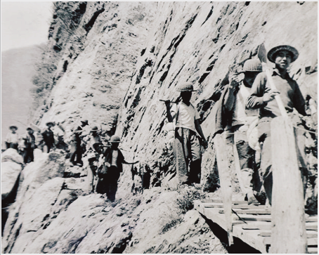 《峰爆》用災難片的可視性弘揚鐵道兵精神，難能可貴，也十分高明