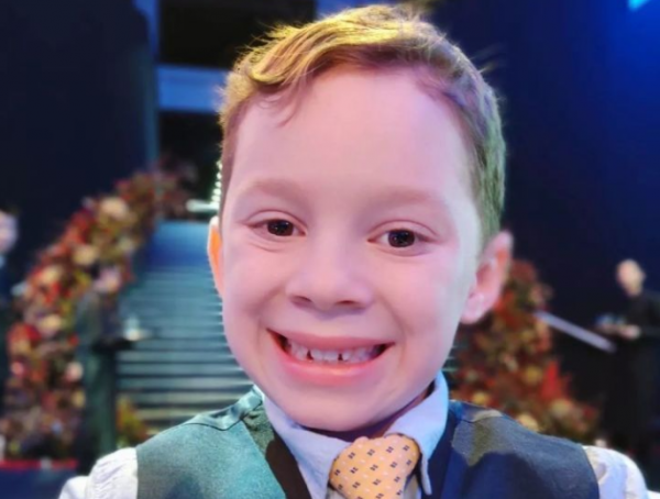 求求放過這些孩子吧！給父母撈錢的童星網紅，快被榨乾了