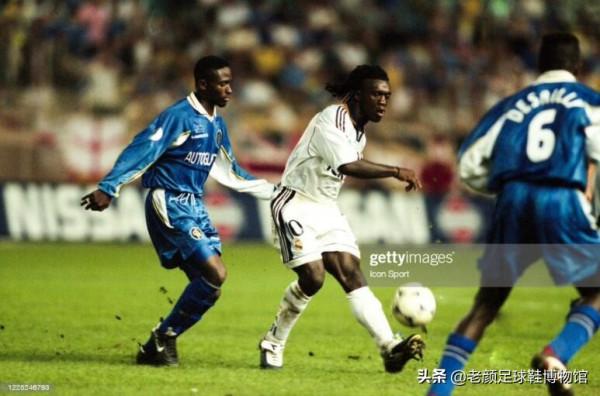 22歲兩奪歐冠，因荷蘭隊內訌失去皇馬主力位置，2400萬歐加盟國米