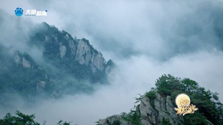 吳彤吹笙伊洛間,古今對弈老君山,太極拳動風雲起,覽此疑為世上仙 吳彤吹笙伊洛間,古今對弈老君山,太極拳動風雲起,覽此疑為世上仙