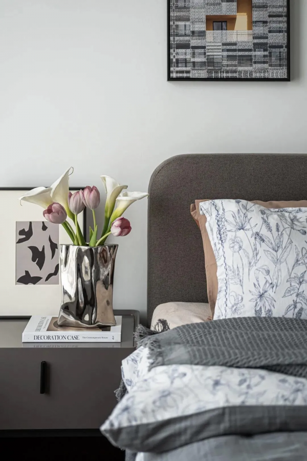 138㎡北歐風格裝修，客廳大面積留白+深咖色設計，這顏值絕了