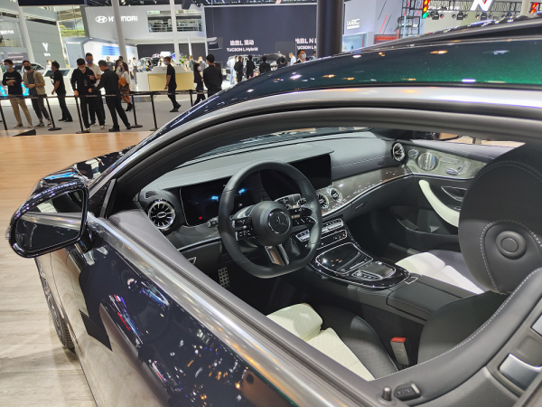 新賓士E級轎跑車系列廣州車展上市，要優雅還看三叉星