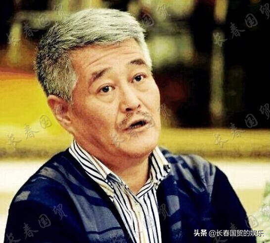 趙本山成名前舊照曝光，穿西裝打領帶帥氣十足