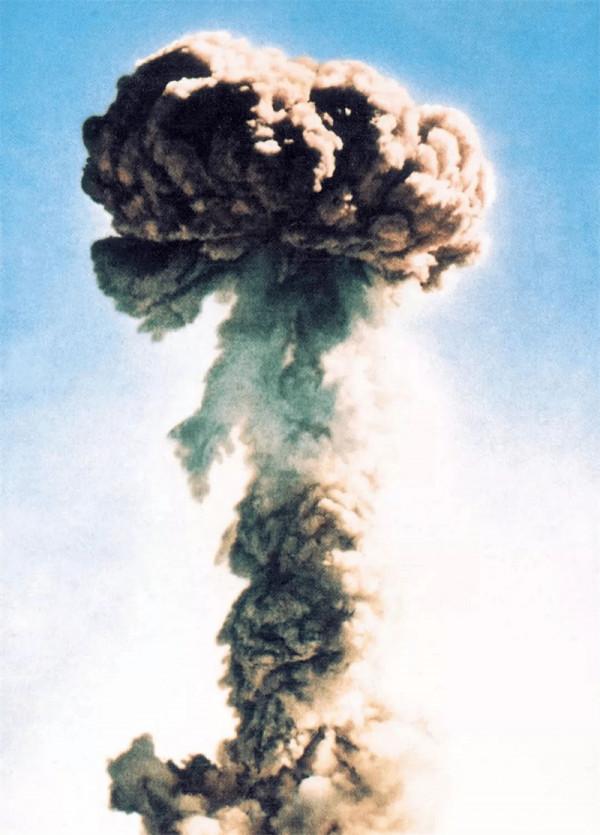 中國首枚原子彈爆炸成功，毛主席卻要求先通知日本，這究竟是為何