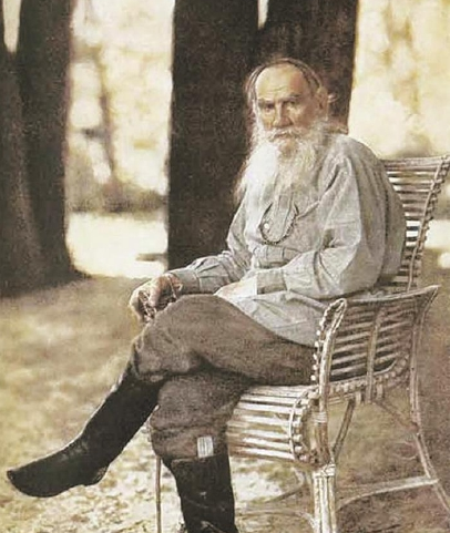 19歲愛上葉賽寧卻只被他當情人，10年後，葉賽寧自殺，她墳前殉情