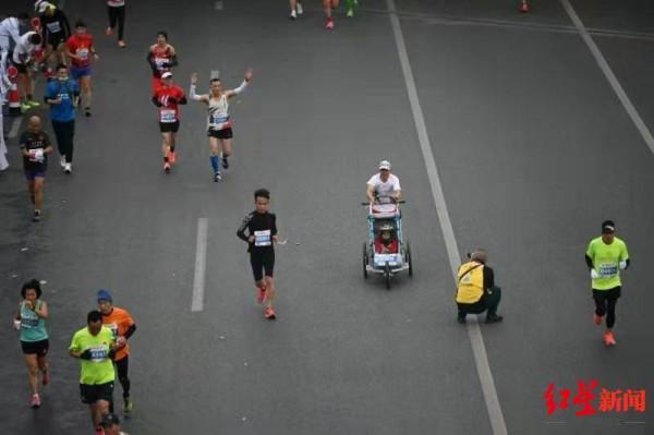 美“迪克爸爸”去世，中國“迪克父子”還要跑下去：爭取今年再赴成馬