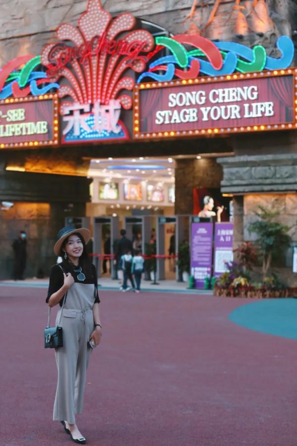 1年有150天住酒店，44次旅行，47次飛行！這江南女子怎麼做到的？