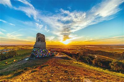 七星山 半塔凌風 仍崢嶸 七星山 半塔凌風 仍崢嶸