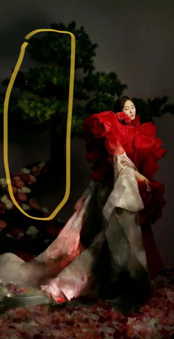 劉詩詩時尚大片不給力，道具佈局假的明顯，後期製作團隊該下崗了