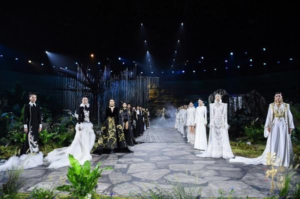 蓋婭傳說“乾坤·方儀”大秀驚豔亮相 齊顯霆齊浚廷呈現精彩秀演 蓋婭傳說“乾坤·方儀”大秀驚豔亮相 齊顯霆齊浚廷呈現精彩秀演