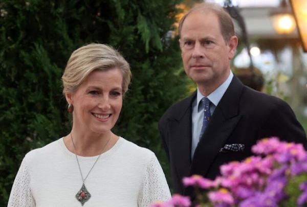 英女王缺席切爾西花展!56歲小兒媳挑大樑,優雅亮相氣質堪比戴妃 英女王缺席切爾西花展!56歲小兒媳挑大樑,優雅亮相氣質堪比戴妃