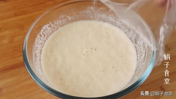 簡單好吃的早餐做法，不揉麵不擀麵，蓬鬆暄軟，比包子油條香