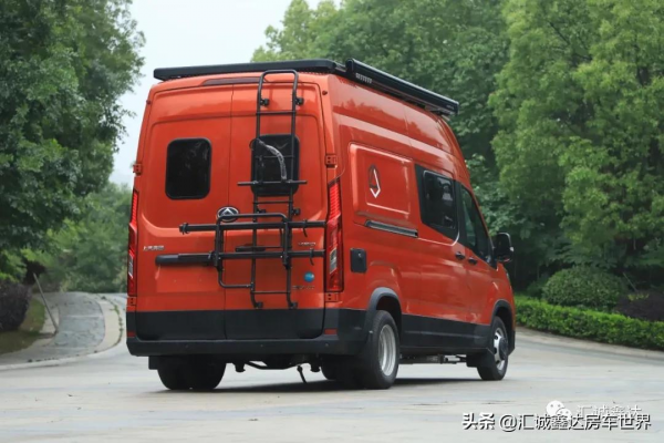 帶全套越野護甲,還配星空頂、商務座和三種駕駛模式的奇瑞房車 帶全套越野護甲,還配星空頂、商務座和三種駕駛模式的奇瑞房車