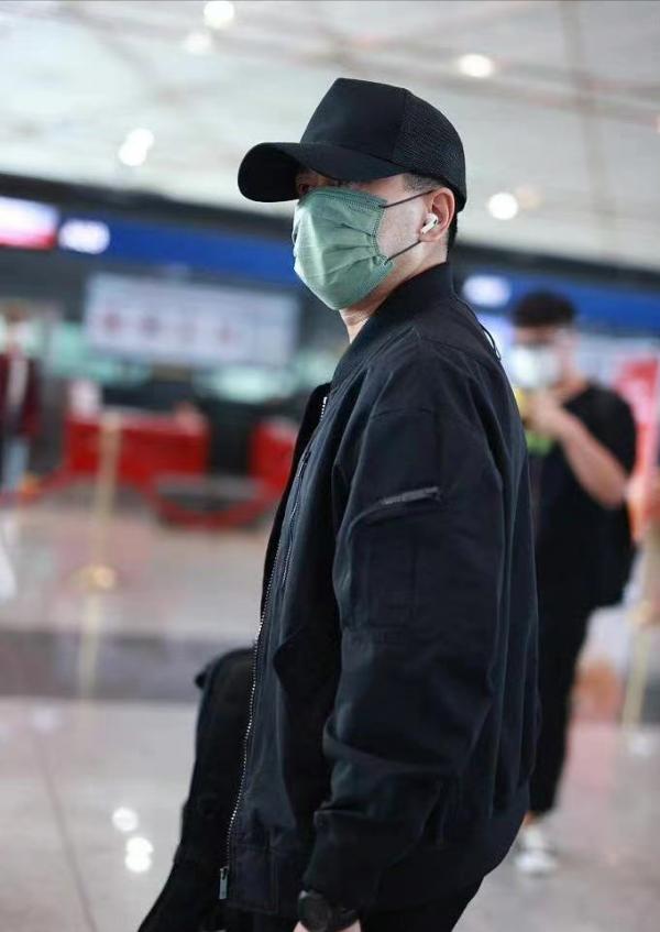 劉愷威楊冪都忙工作,7歲小糯米跟爺爺奶奶過中秋,約同學玩燈籠 劉愷威楊冪都忙工作,7歲小糯米跟爺爺奶奶過中秋,約同學玩燈籠