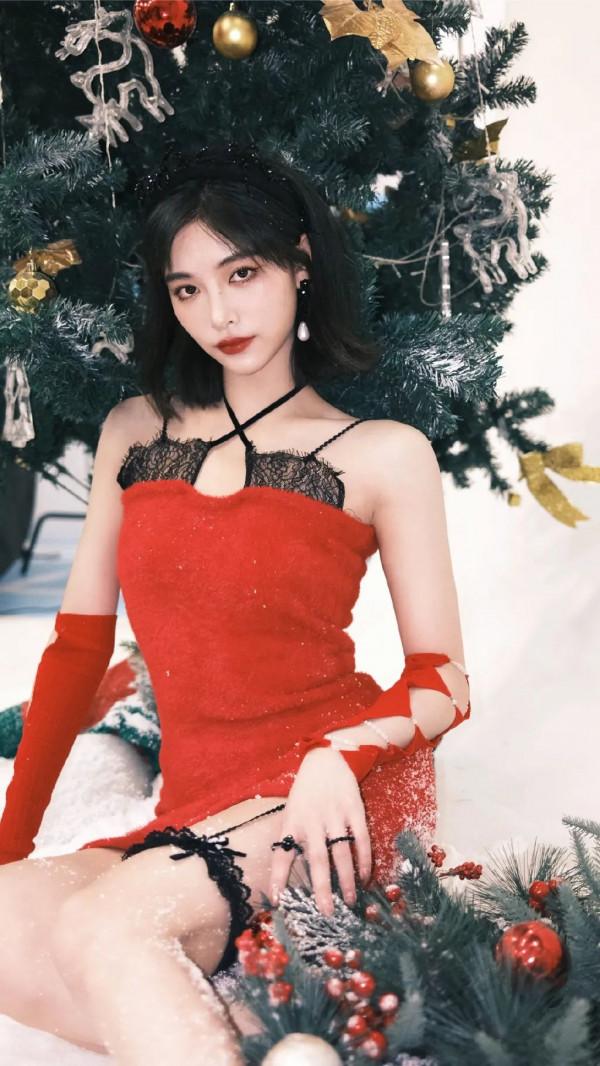 女明星微博氛圍拉滿，跨年穿搭存圖ing