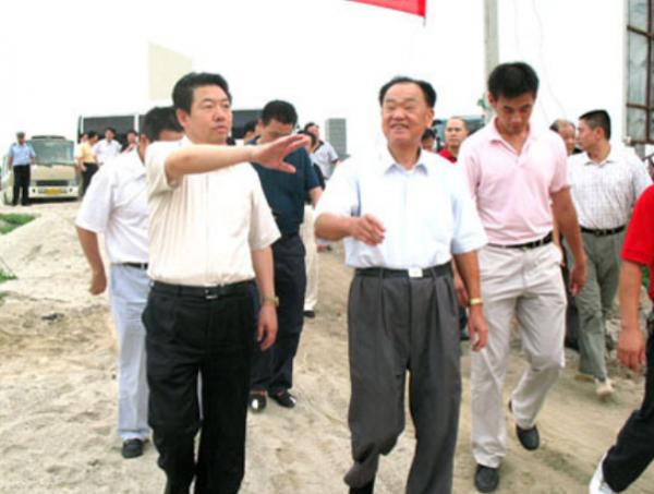 前省委書記毛致用,官至副國級,退休回家做農民種地,養鴨、餵魚 前省委書記毛致用,官至副國級,退休回家做農民種地,養鴨、餵魚