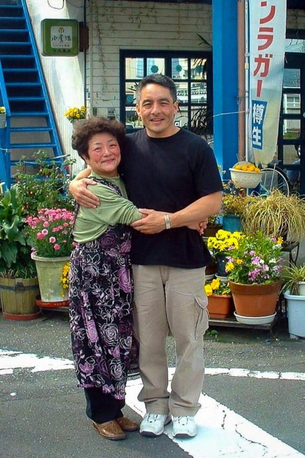 他46年後找到生母,才知道她用他的名字開了餐館,一直等他去找她 他46年後找到生母,才知道她用他的名字開了餐館,一直等他去找她