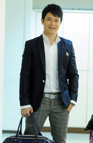 王燦:從反派專業戶到慈善家,48歲未婚帶四娃,有怎樣的故事? 王燦:從反派專業戶到慈善家,48歲未婚帶四娃,有怎樣的故事?